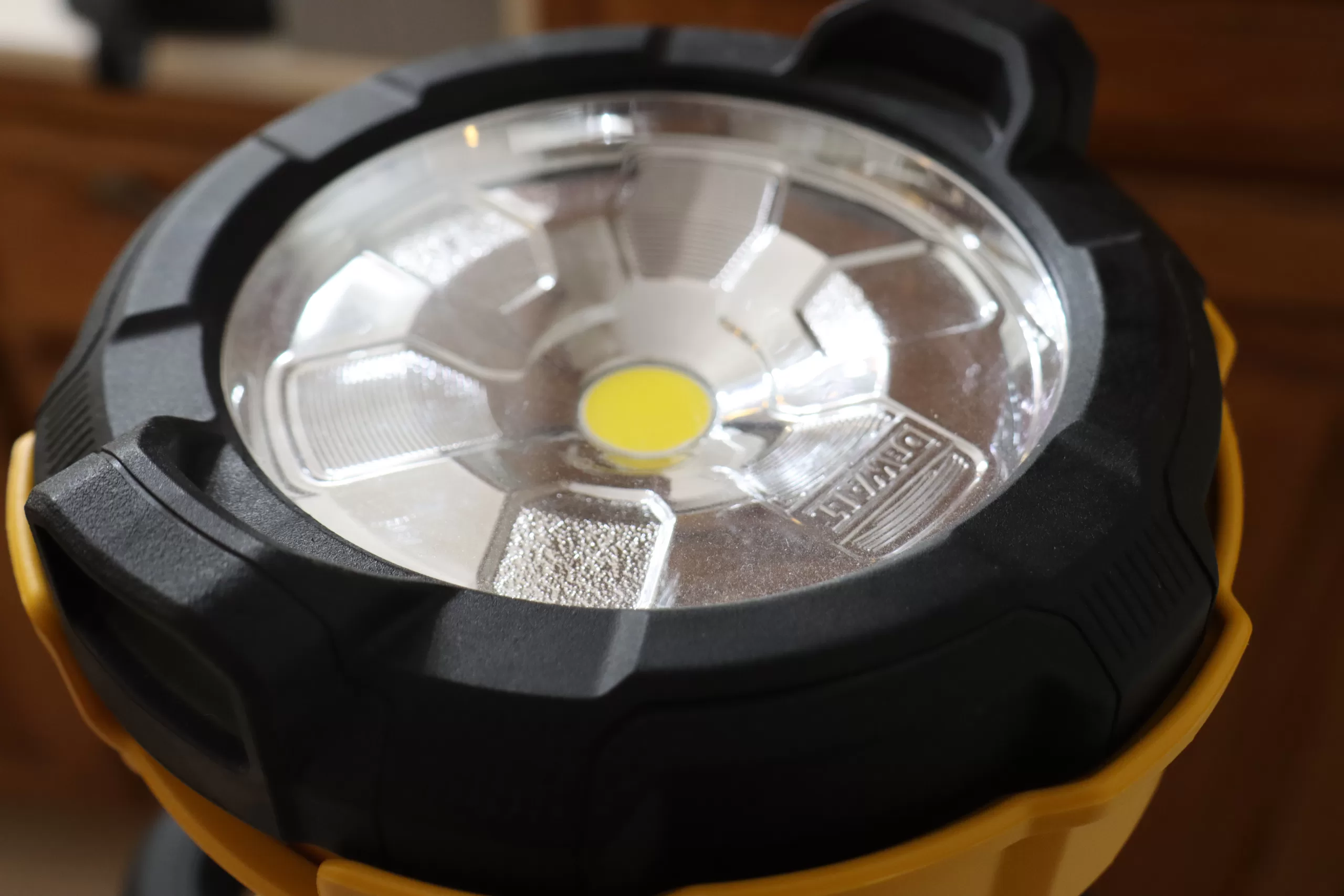 dewalt tripod light closeup